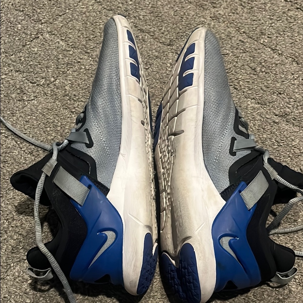 Nike Gray and Black Athletic Shoes with Cushioned Midsole - Picture 8 of 8